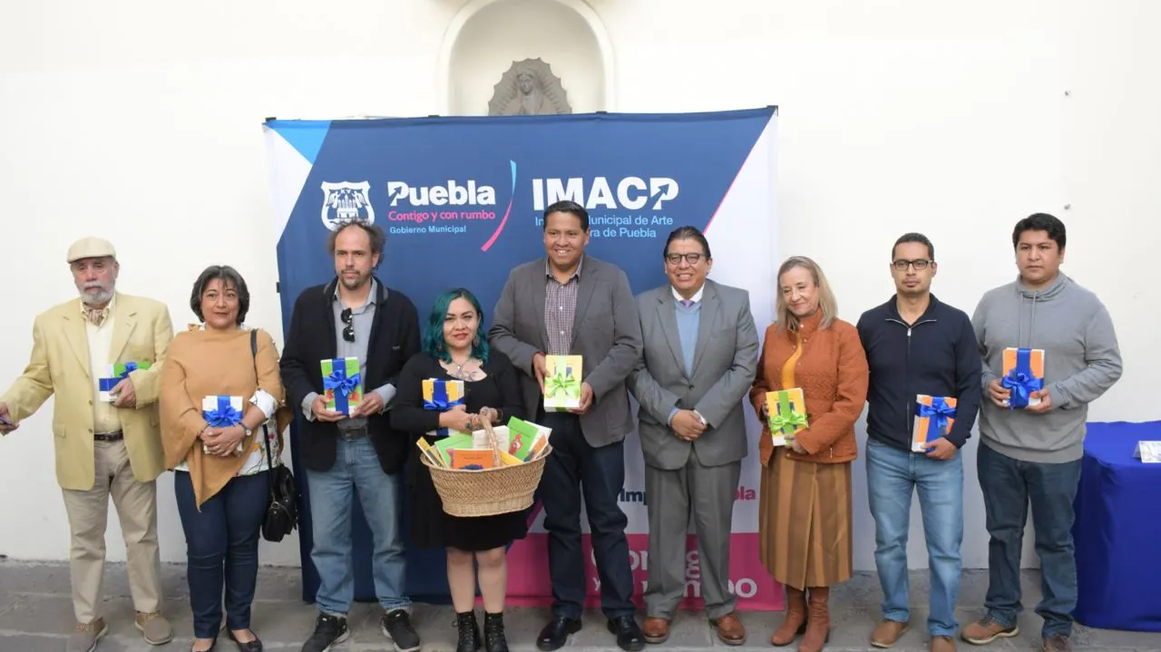 Primera Coleccion De Canasta De Escritoras Y Escritores