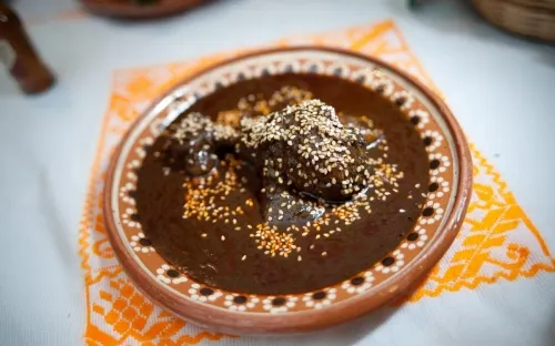 Presentan la tercera edición de “Comida en Honor al Mole Poblano”