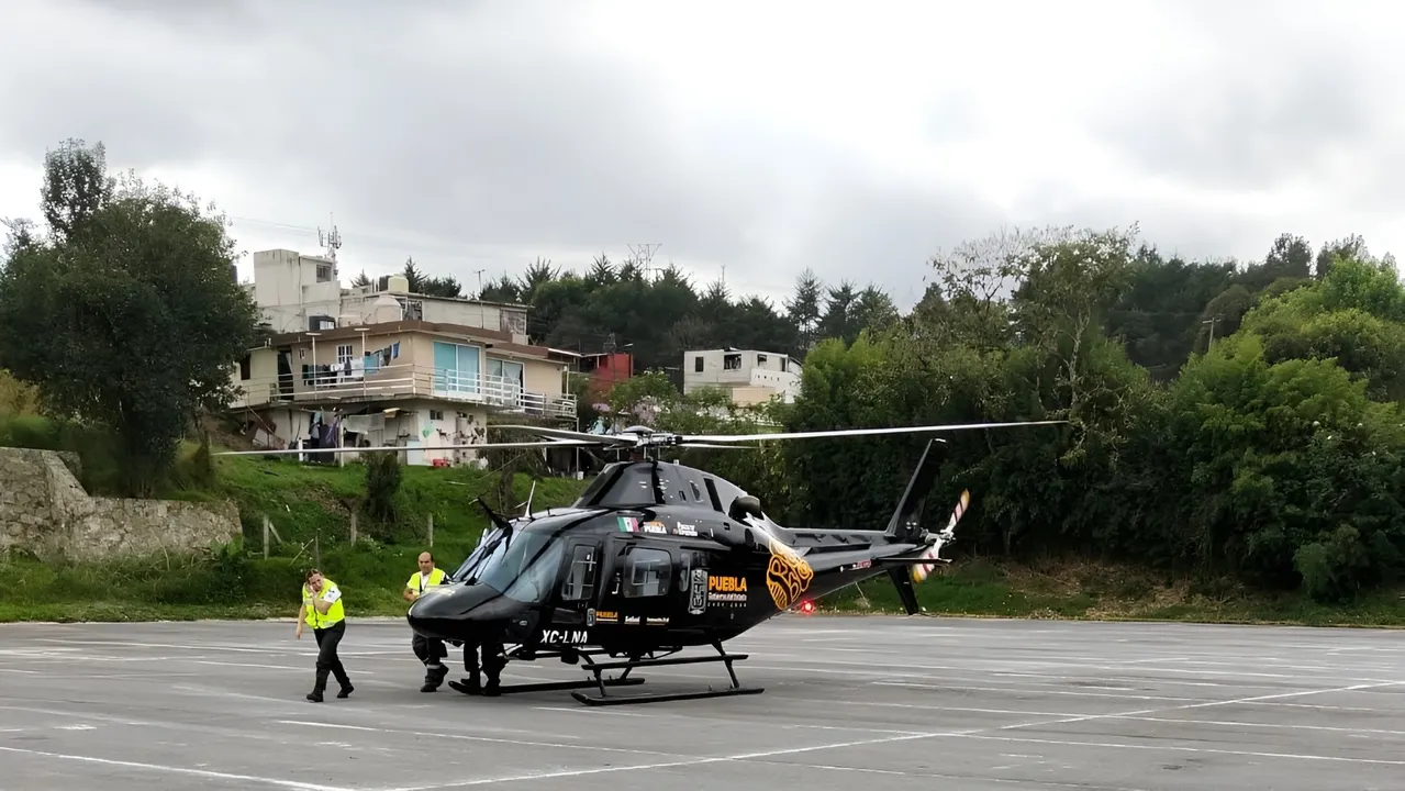 Trasladan por vía aérea a mujer lesionada por explosión para atención especializada en Puebla