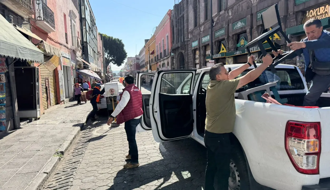 Ayuntamiento de Puebla refuerza operativo contra el apartado ilegal de espacios en la vía pública