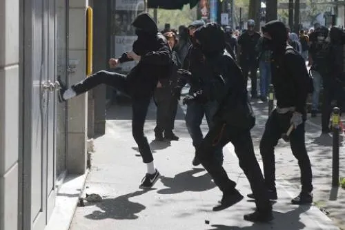Más de 100 detenidos en Francia por disturbios