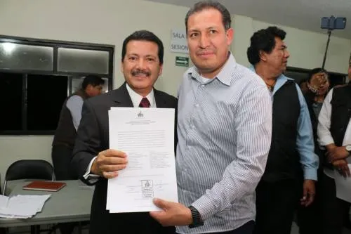 Recibe Luis Alberto Arriaga constancia de mayoría