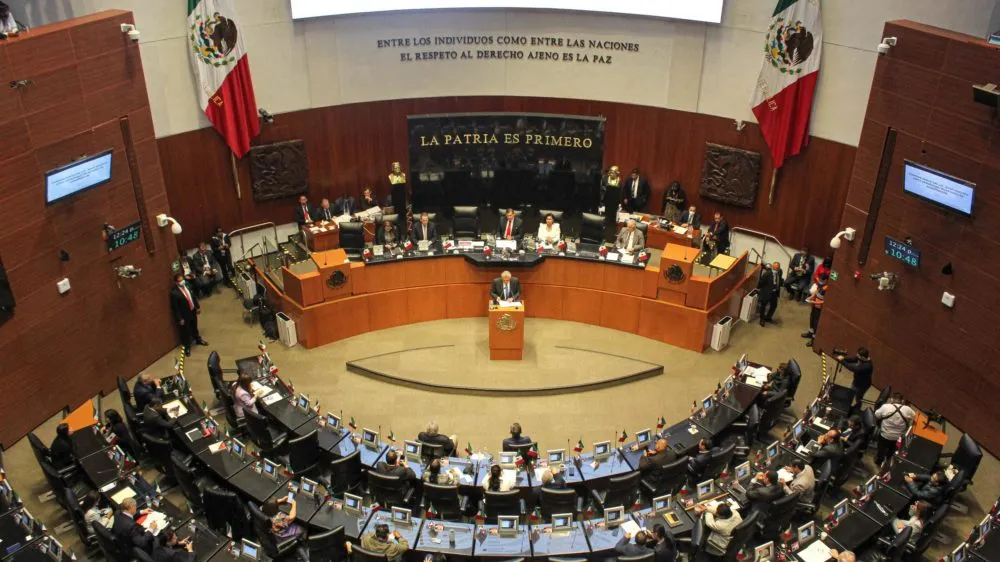 Parlamento de arrabal: Hienas, perros y confesiones de alcoba en el Senado