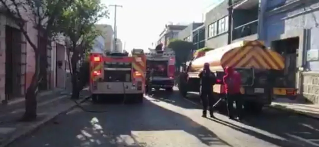 Autoridades de Puebla controlaron incendio en casona histórica de la colonia El Carmen