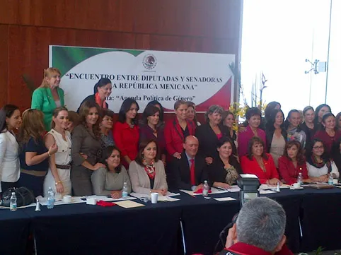 CEN del PRI y legisladoras construyen agenda política de género