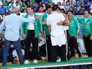 Hasta Gallos Blancos gana al Tri; Chepo justifica actuar del equipo