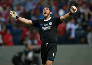 Jesús Corona se afianza en el Tri luego de noche mágica con Cruz Azul