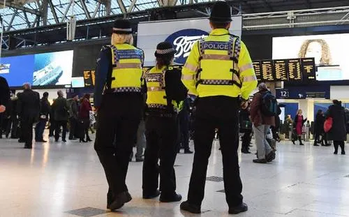Investigan tres paquetes con explosivos detectados en Londres