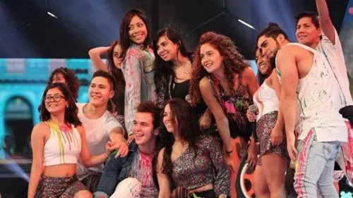 Cachan a participantes de La Academia teniendo relaciones