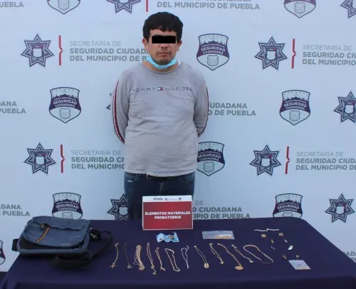 Detuvo policía municipal de Puebla a hombre por robo a casa habitación