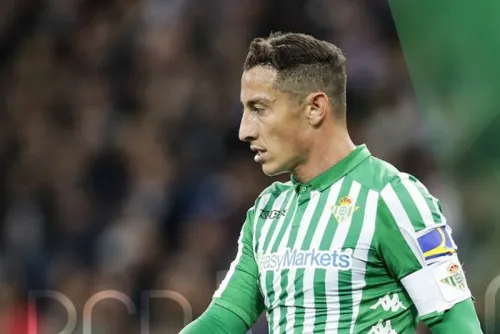 Real Betis anuncia ampliación de contrato con Guardado hasta 2022