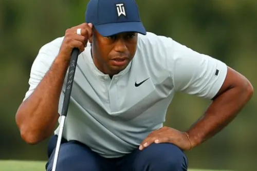 Tiger Woods es operado de una rodilla, volvería a competir en octubre
