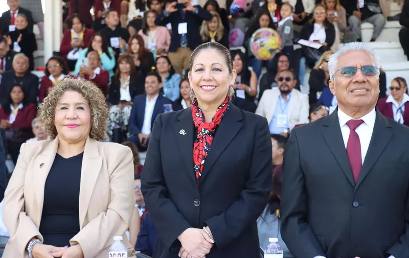 congreso-pue-laura-artemisa-graduacion-cenhch