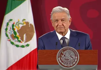 Los que dieron marcha atrás a la RE son traidores a México: AMLO