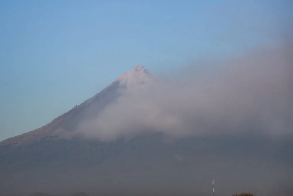 Sigue la caída de ceniza por actividad del Popocatépetl