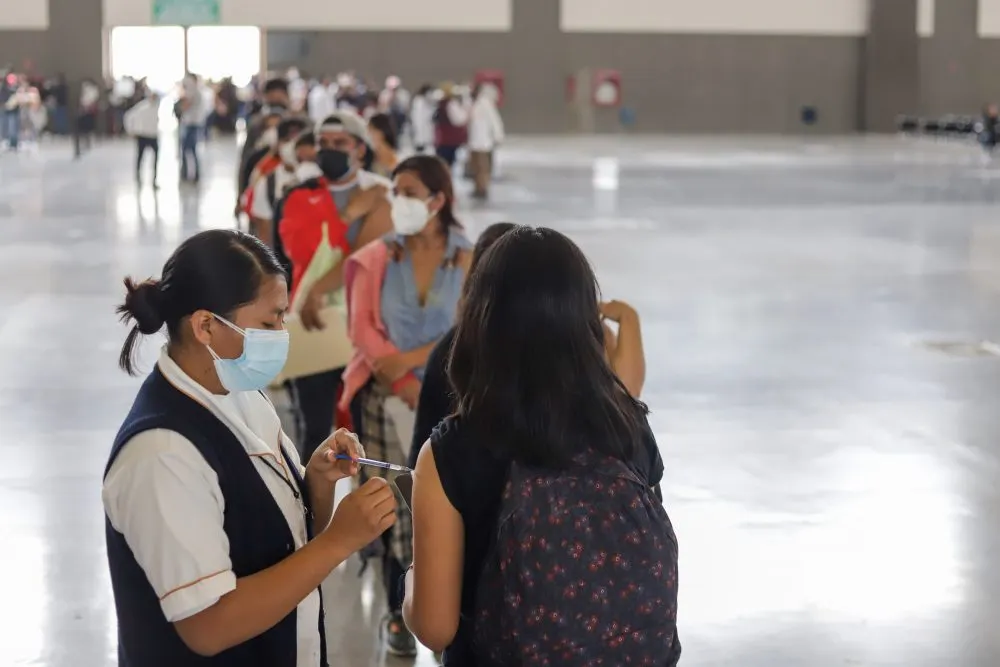Vacunación contra Covid-19 vigente en 79 municipios de Puebla