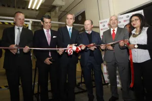 Dona Volkswagen robot industrial a la UPAEP