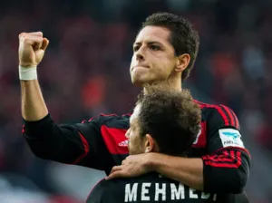 ‘Chicharito’ suma seis juegos con anotación