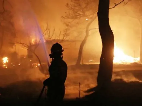 Luto en Grecia por incendios; al menos 60 muertos