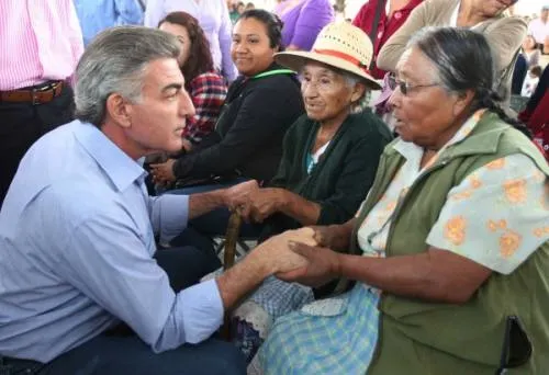 Destaca Tony Gali un año de gobierno con carácter humanista