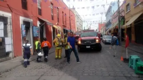 Bomberos sofocan incendio en el Centro Histórico