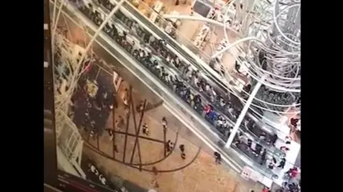 VIDEO: Momento en que una escalera eléctrica se sale de control en Hong Kong y causa 18 heridos