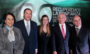 Colegio de Economistas reconoce trayectoria de RMV
