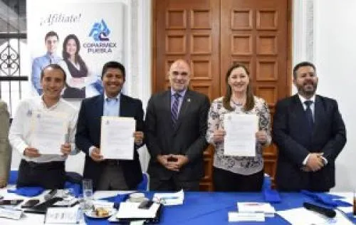 Sostienen diálogo Martha Erika, Lalo Rivera y Mario Riestra con integrantes de Coparmex