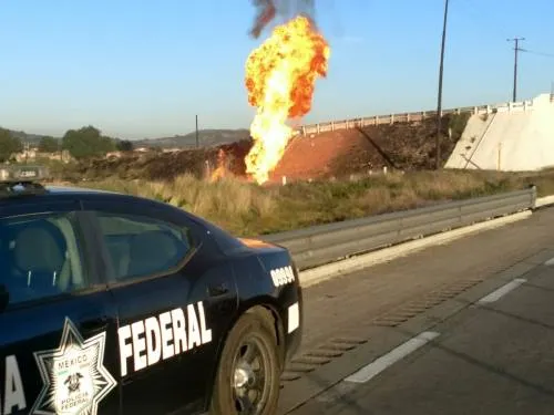 VIDEO: Pemex no logra sofocar toma clandestina en Chachapa