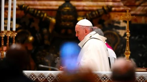 Papa Francisco celebra Misa del Gallo con pocos fieles y con llamando a la fraternidad