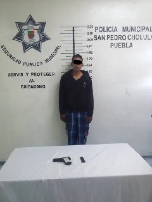 Detiene policía de San Pedro Cholula a sospechoso por portación de arma de fuego