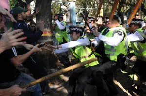 Reprimen siquiátrico en Argentina; hay 40 lesionados