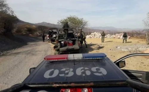 Autoridades rescatan a 7 personas en Guerrero; buscan a 2 más