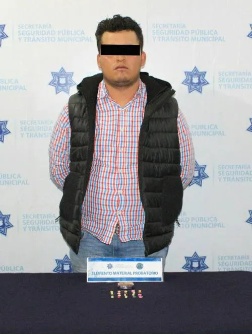 Elementos de la SSPTM aseguran a presunto narcomenudista