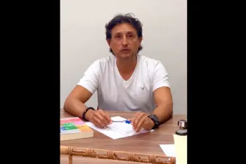 Ya sin “ejercicio ruin del poder” en Puebla, reaparece José Juan Espinosa Torres