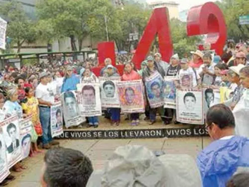 Ordenan liberar a 8 implicados en caso Iguala; a 4 años de la desaparición