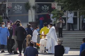 Ofician misa en el ISSSTE; piden por todos los enfermos de Covid-19