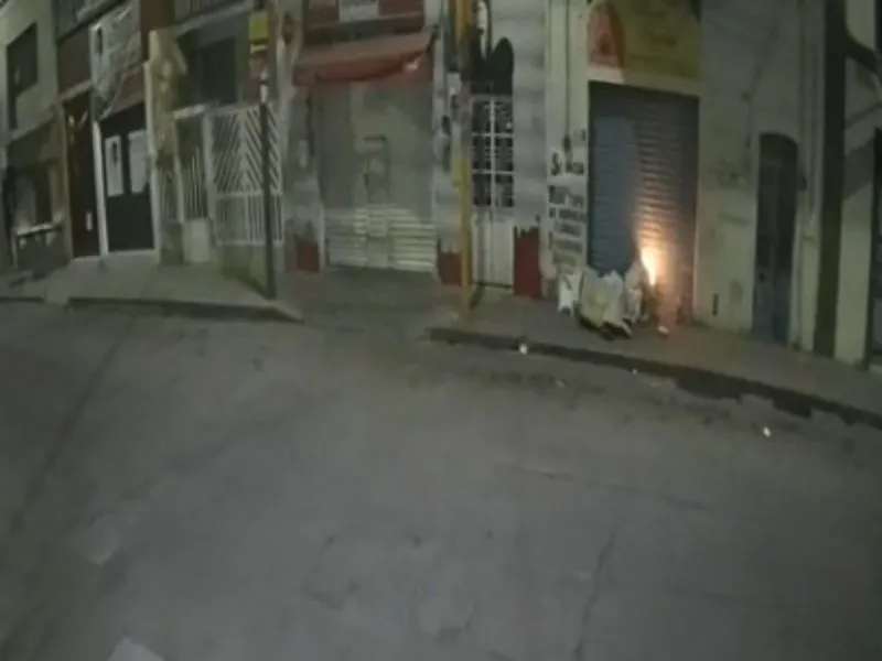 Hombre le prende fuego a indigente en Aguascalientes