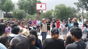 Arely Ávila escucha peticiones de los ciudadanos de Palmar de Bravo