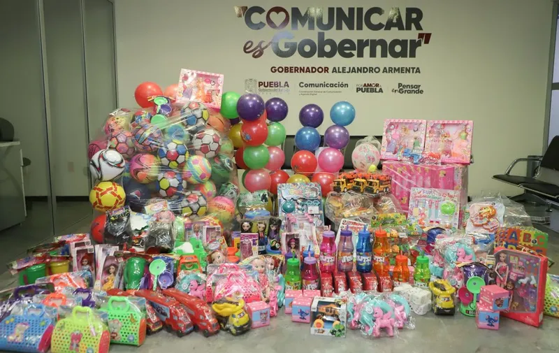 sedif-pue-voluntariado-com-soc-entrega-juguetes