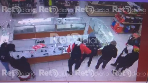 Ladrones con máscaras asaltan Coppel de la 10 poniente