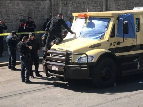 Matan a 3 custodios en intento de robo a camioneta de valores