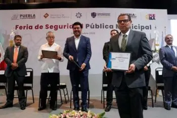 Condecoran a los policías que reprimieron a nombre de Paola Angon