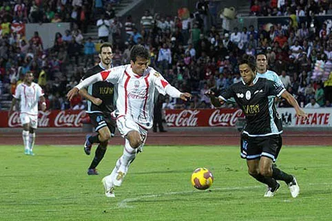 Lobos BUAP logra el milagro y vence 4-0 a Mérida