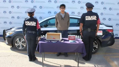 Detuvo policía muncipal de Puebla a dos probables asaltantes de tiendas oxxo