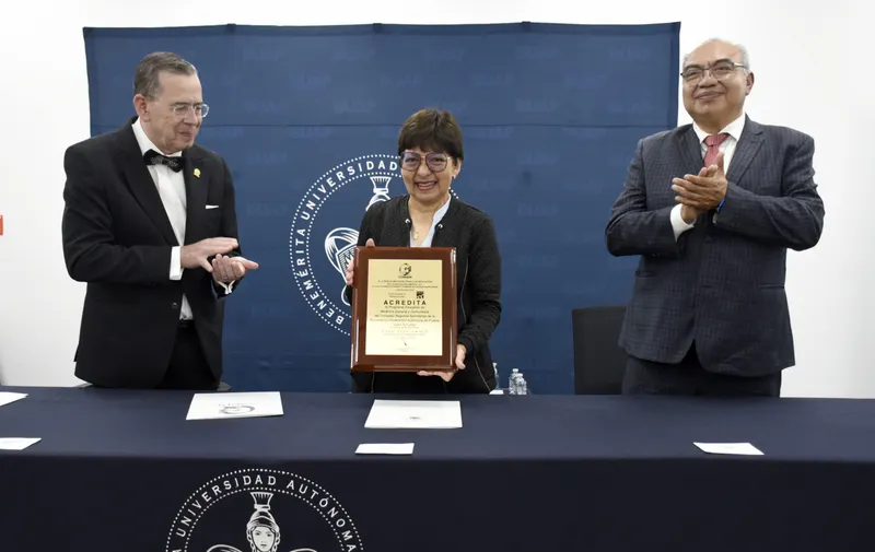 Licenciatura en Medicina General y Comunitaria de la BUAP recibe acreditación internacional de COMAEM