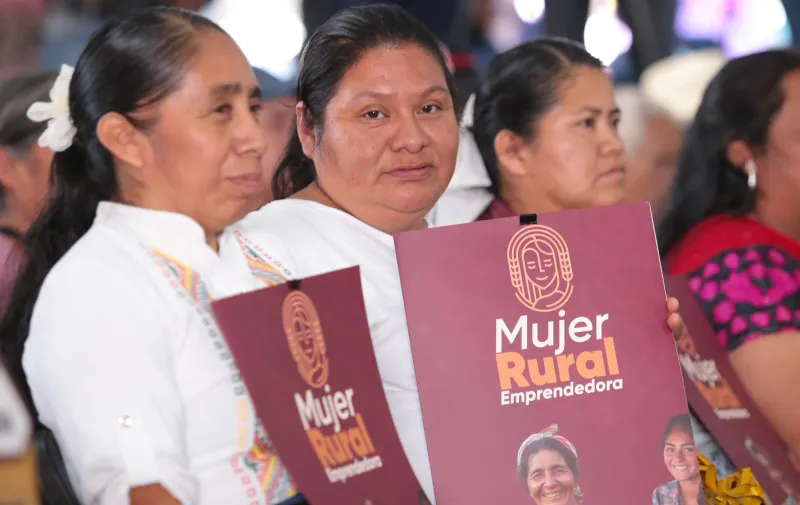 Con inversión de 8 mdp, gobierno estatal reconstruye campo afectado en Huauchinango