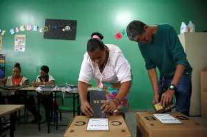 Dominicanos eligen presidente; se prevé reelección de Danilo Medina