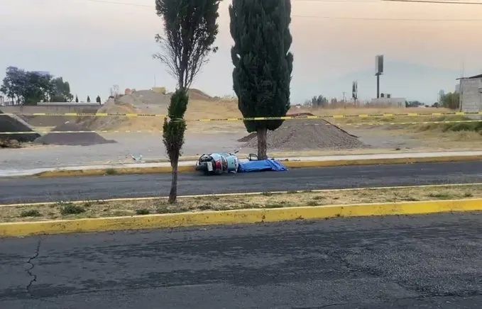 Muere motociclista tras derrapar y chocar contra un poste en Camino ...