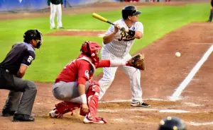 Pericos da el primer golpe y gana a Diablos